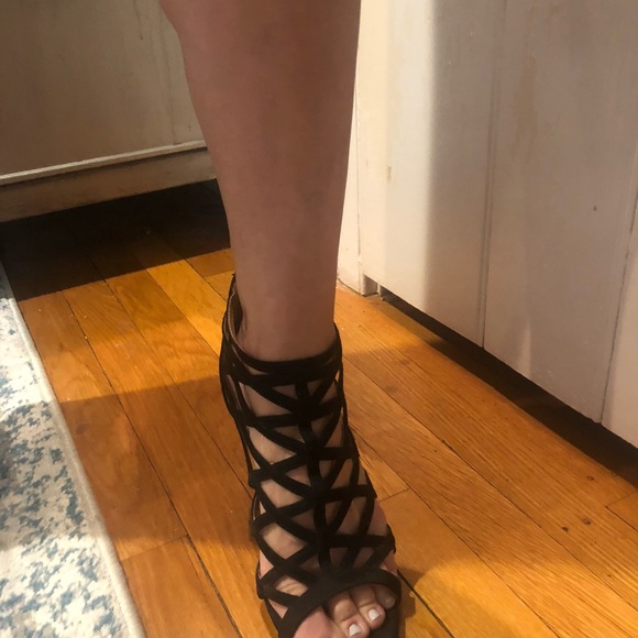 Black heels - Picture 6 of 6